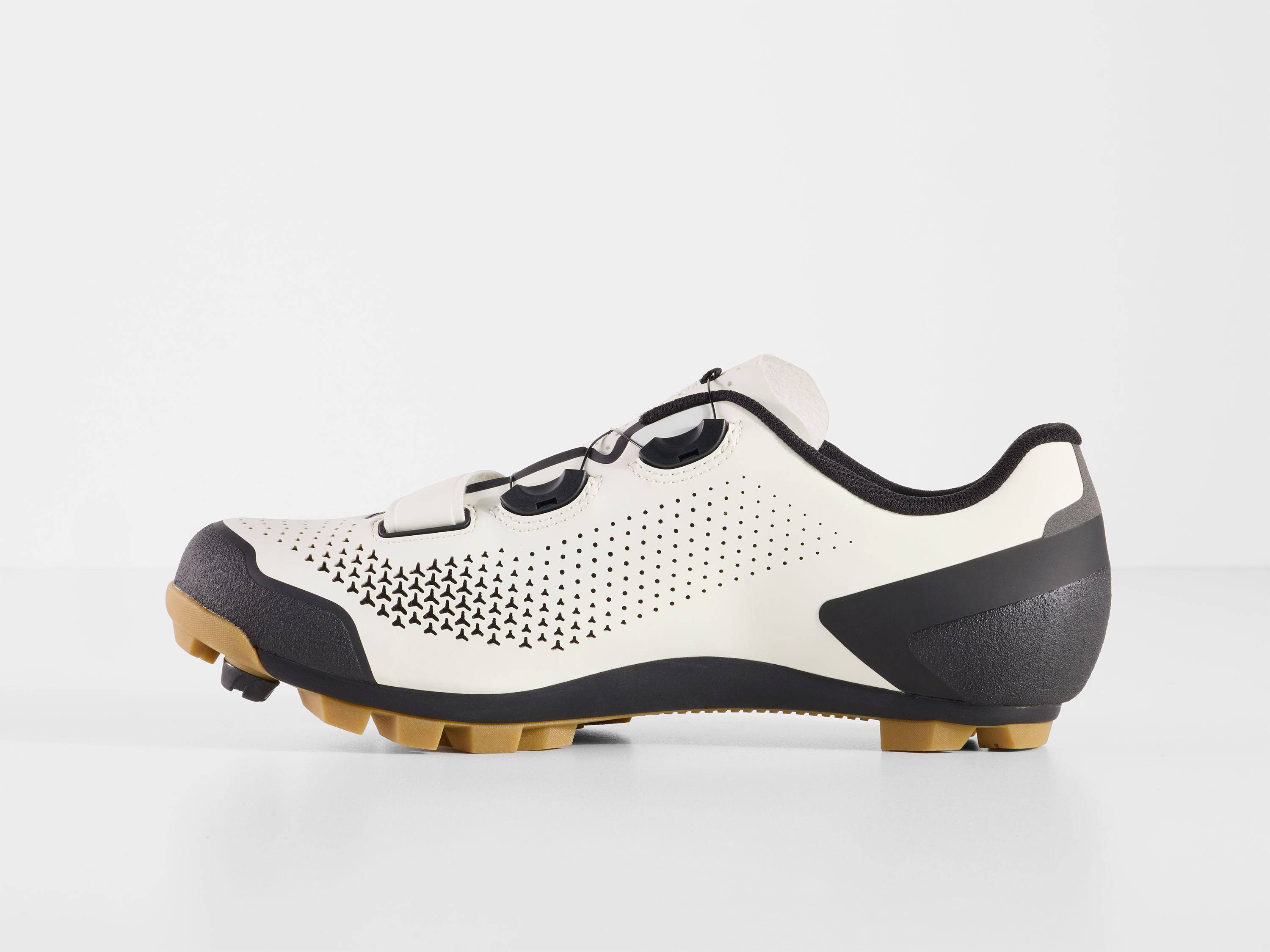 Unisex Trek Foray mountain bike shoes with durable cycling footwear design, featuring a sturdy outer sole and secure strap system.