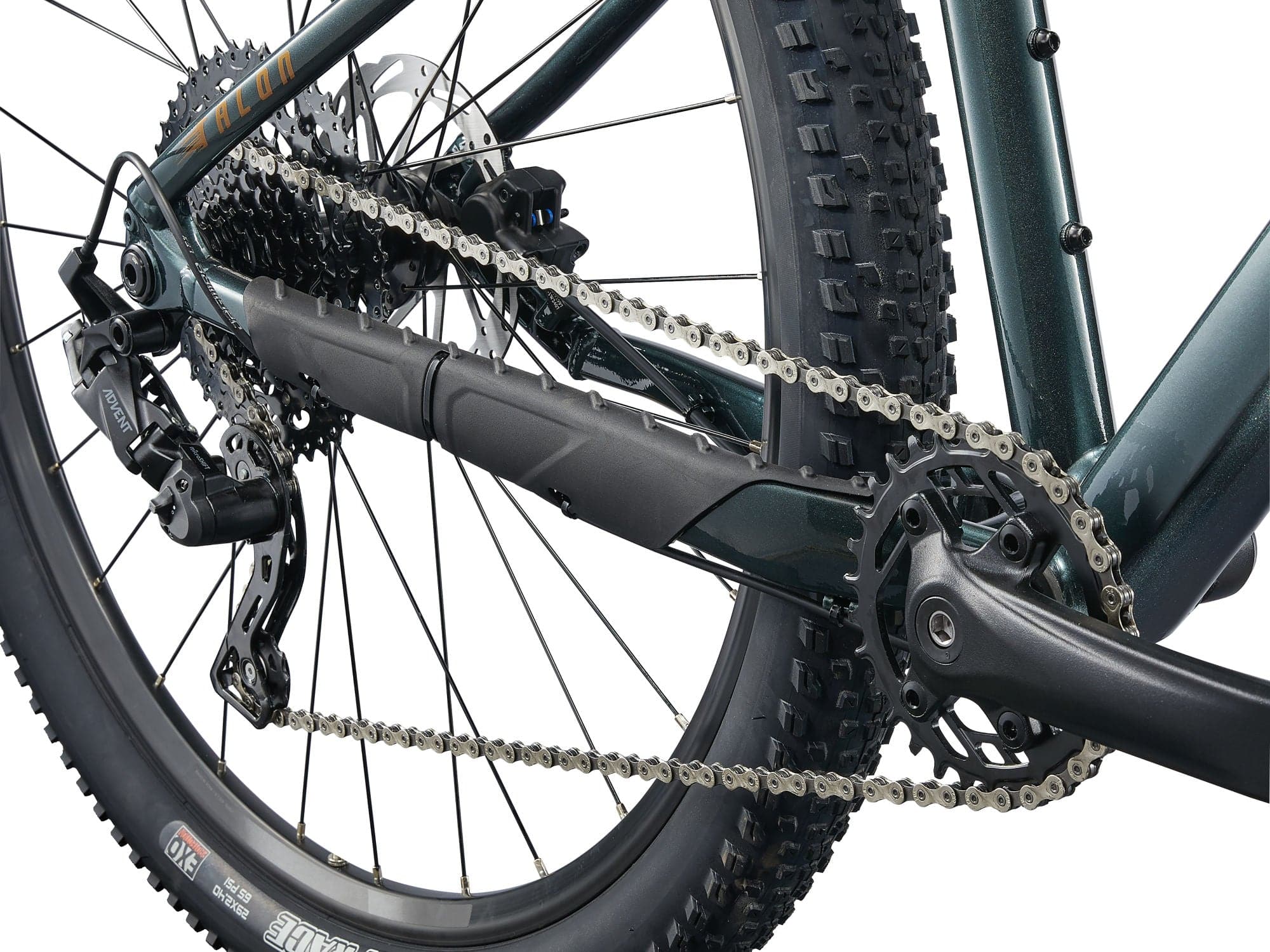 Giant Talon 29 2 mountain bike with suspension, 1x drivetrain, and high-volume tires, suited for trail riding and off-road adventures.