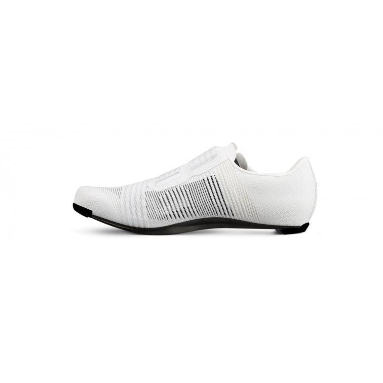 Fizik Vento Powerstrap Aeroweave road cycling shoes with R3 carbon outsole, showing sleek black design and secure strap system.
