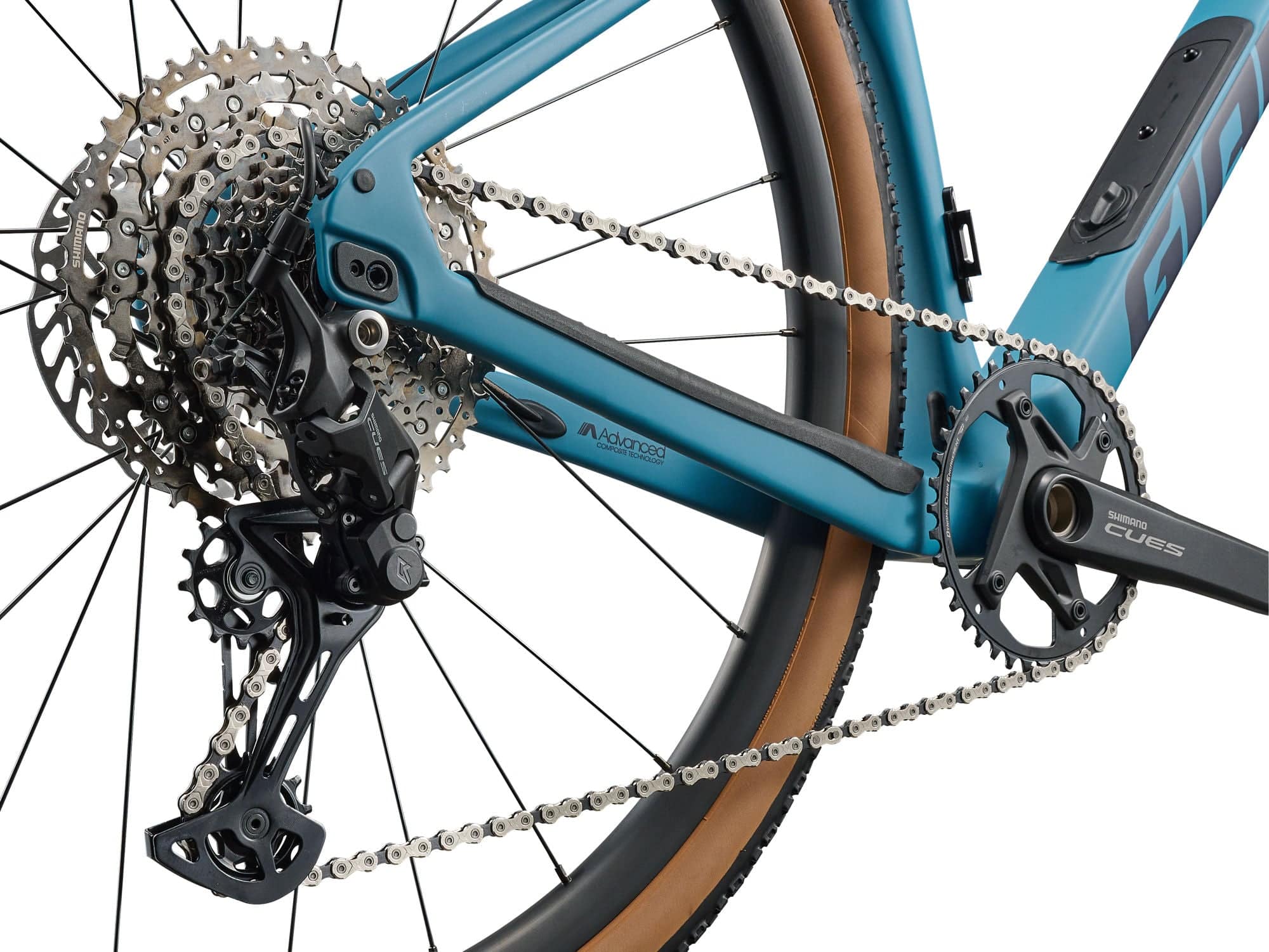 Giant Revolt Advanced 3 MY26 gravel bike with lightweight frame and versatile design, suitable for off-road and road cycling.
