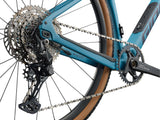 Giant Revolt Advanced 3 MY26 gravel bike with lightweight frame and versatile design, suitable for off-road and road cycling.