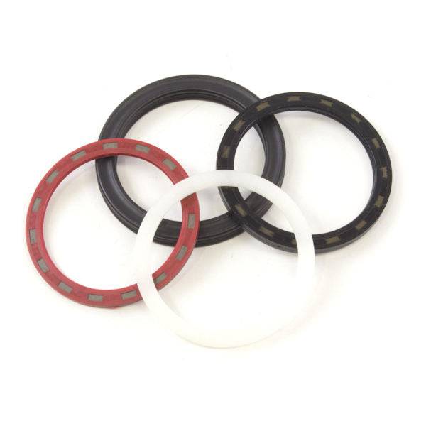 Race Face spindle spacer rebuild kit for downhill and freeride cranksets, includes essential components and accessories.