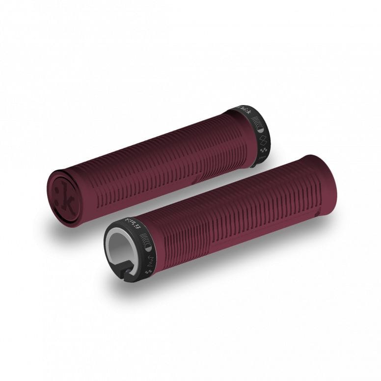 Fizik Comfort Feel MTB grip with vibration dampening and lock-on design, suitable for mountain bike handlebars.
