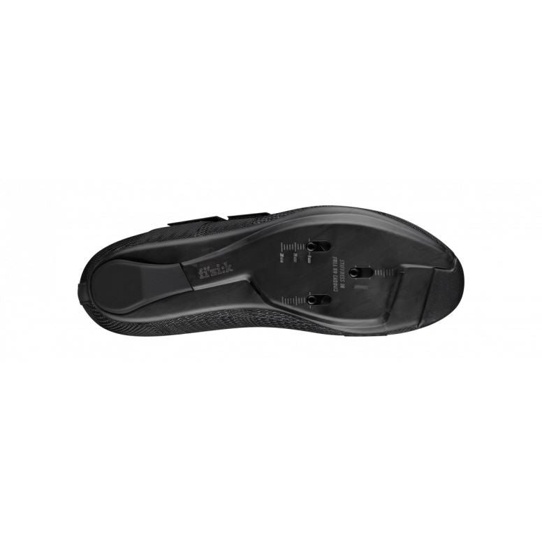 Fizik R2 Vento Aeroweave road cycling shoes with Powerstrap closure, featuring aerodynamic design and breathable lightweight fabric.