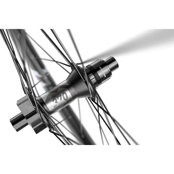 DT Swiss F 1900 29-inch rear wheel with 30mm rim, 12x157mm axle, Shimano HG freehub for mountain biking.