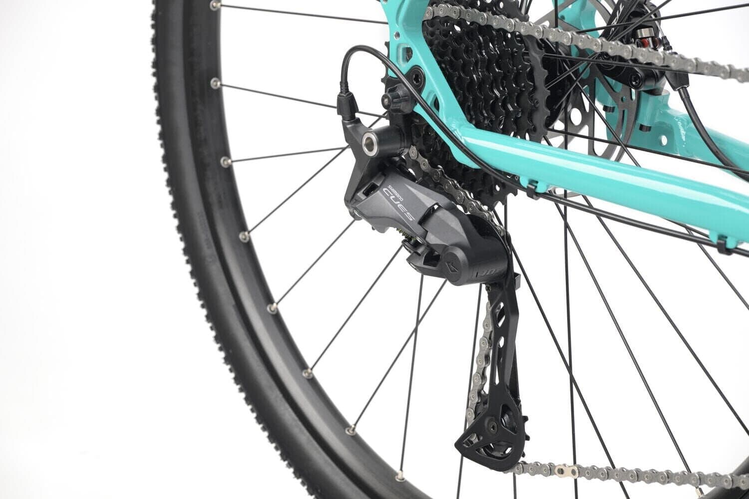 Genesis CDA 20 gravel bike with 700c wheels, drop handlebars, ideal for mixed terrain and commuting, detailed close-up image.