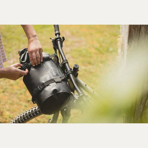Aeroe 12L waterproof dry bag for bike packing showing durable waterproof material and quick release system, accessories for cycling.