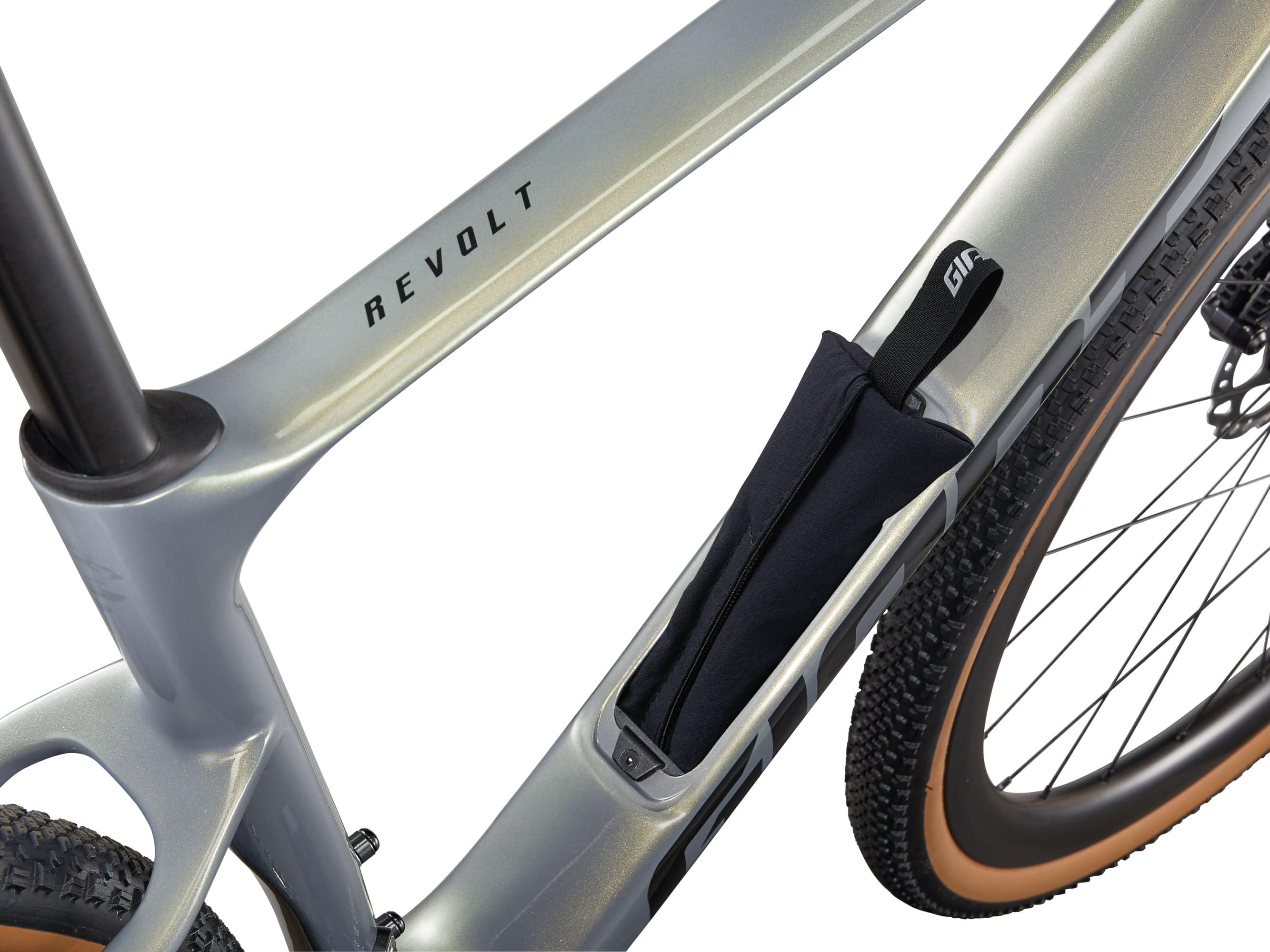 Giant Revolt Advanced 0 gravel bike with adjustable wheelbase and integrated storage, showcasing lightweight frame and off-road tires.
