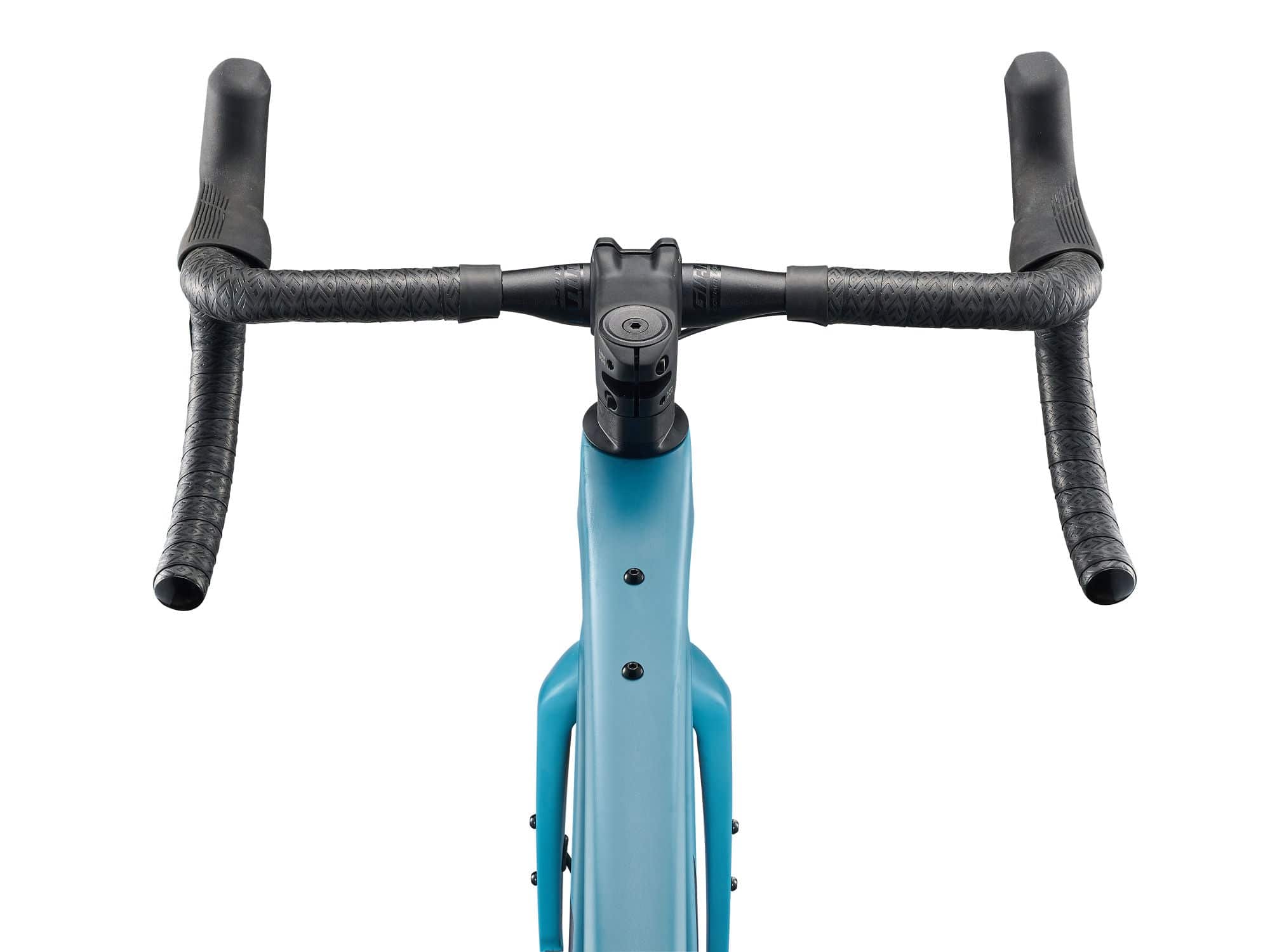 Giant Revolt Advanced 3 MY26 gravel bike with lightweight frame, comfortable design, and versatile performance for off-road riding
