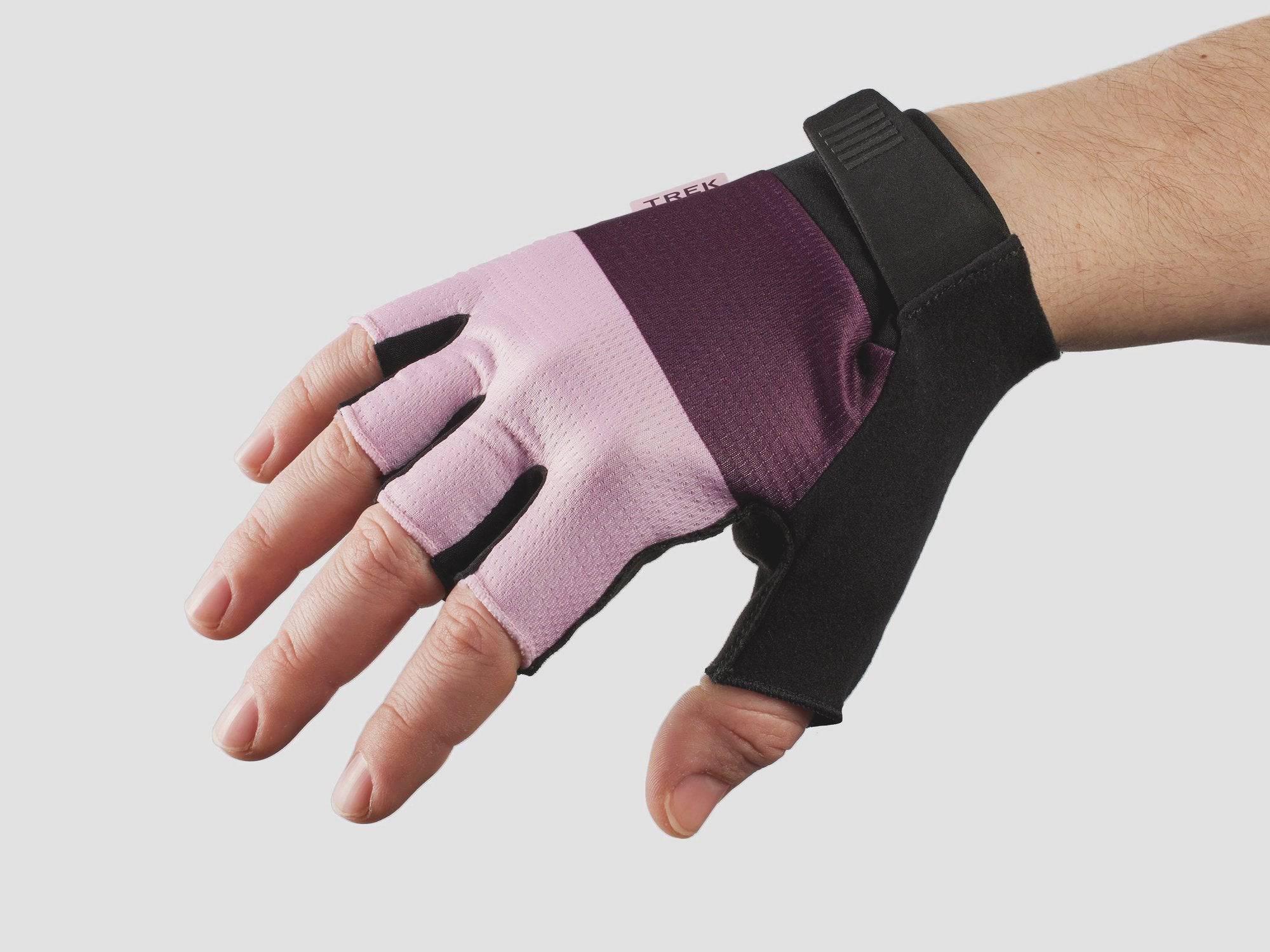 Trek Circuit Twin Gel unisex cycling gloves with padded gel foam for comfort, shown in black with adjustable wrist straps.