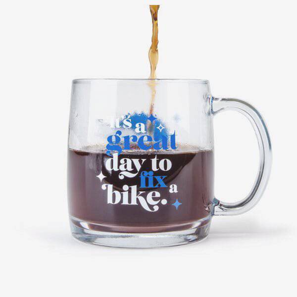 Park Tool MUG-7 glass mug with logo, 370ml capacity, microwave and dishwasher safe, designed for cycling enthusiasts and accessories.