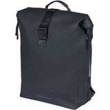 Basil SoHo Nordlicht 17L bicycle backpack in Night Black with LED light, designed for cycling accessories and outdoor use.