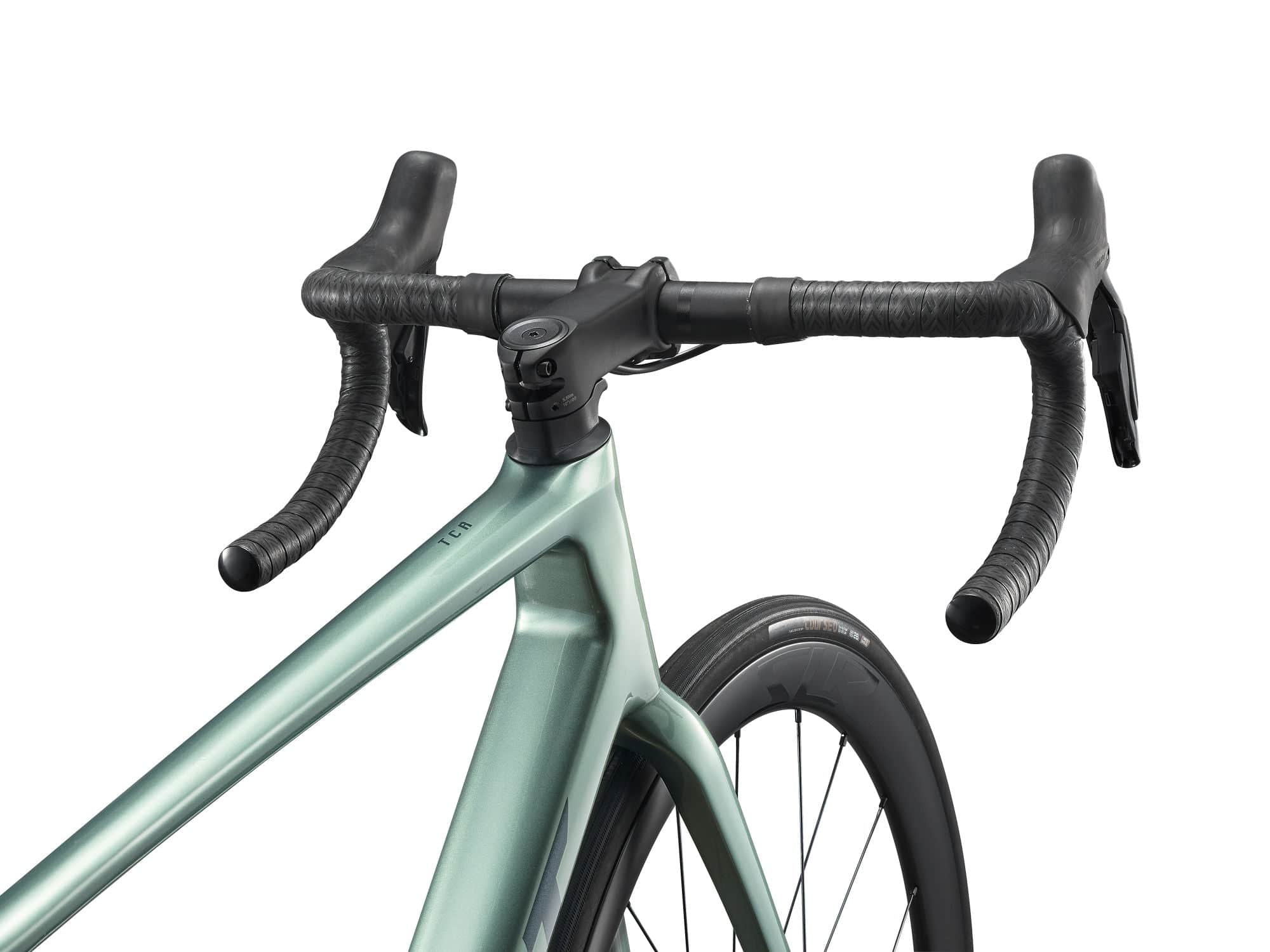 Giant TCR Advanced 0-PC road bike with aerodynamic frame and lightweight design, ideal for racing and high-speed cycling.