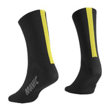 Mavic Essential mid socks with breathable mesh, odor control, and anatomical fit, designed for comfortable sports or outdoor activities.