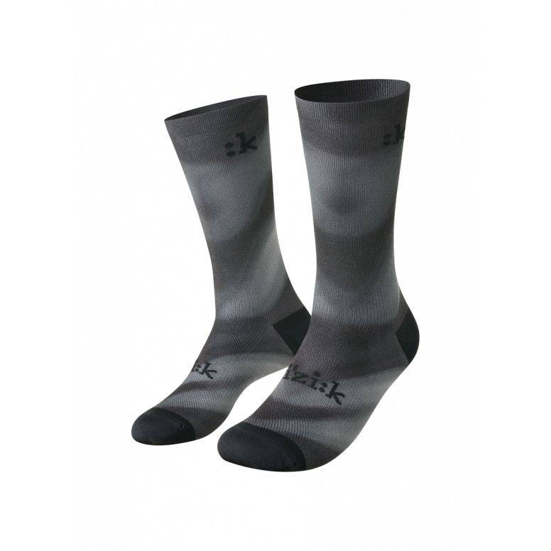 Fizik Fade cycling socks showing breathable, moisture-wicking fabric with fade design, tailored for performance cycling.