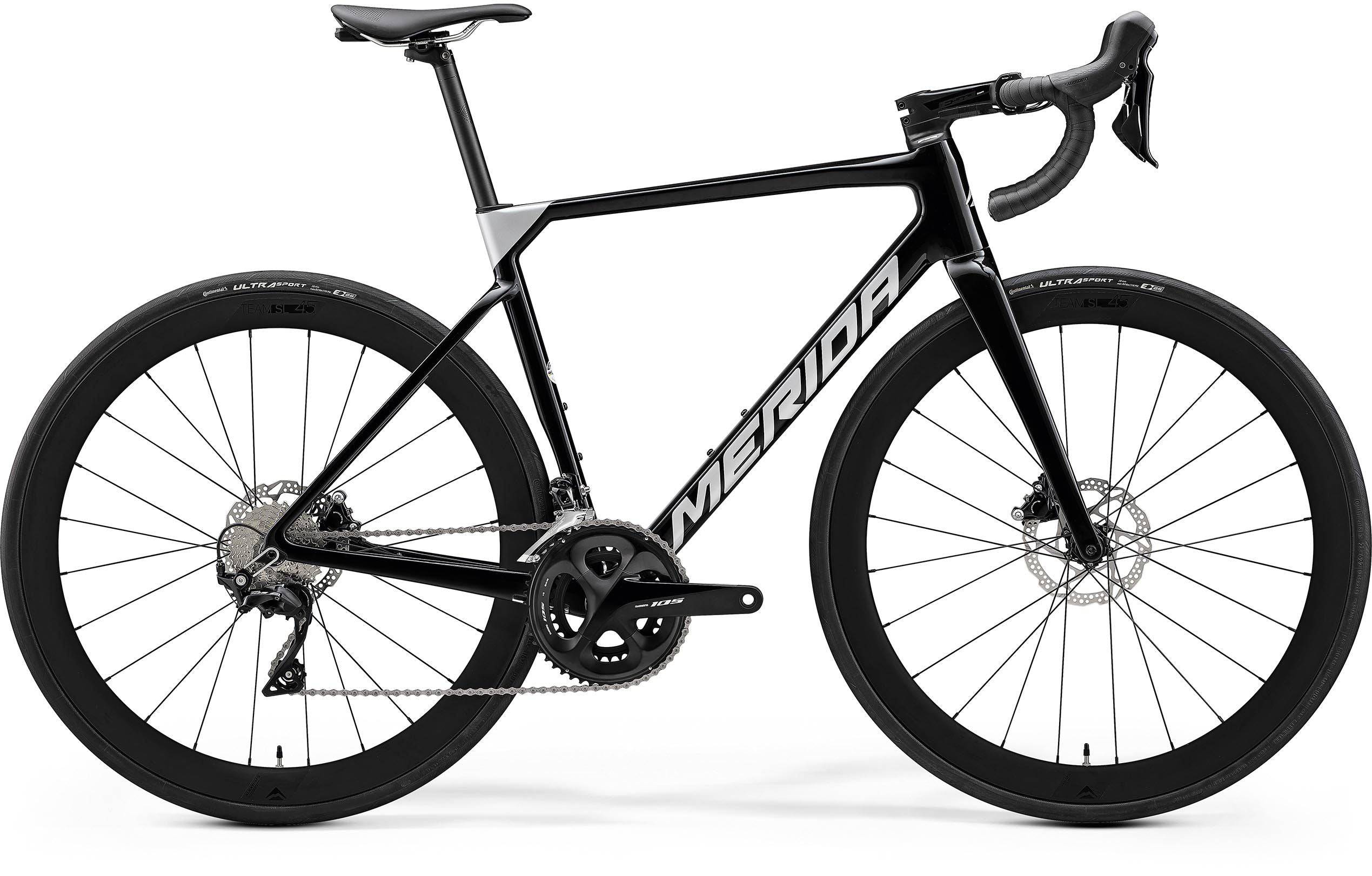 Merida Scultura Limited 2022 road bike with Shimano 105 R7000 components and disc brakes, unisex design, black and red frame.
