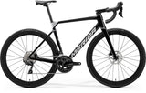Merida Scultura Limited 2022 road bike with Shimano 105 R7000 components and disc brakes, unisex design, black and red frame.