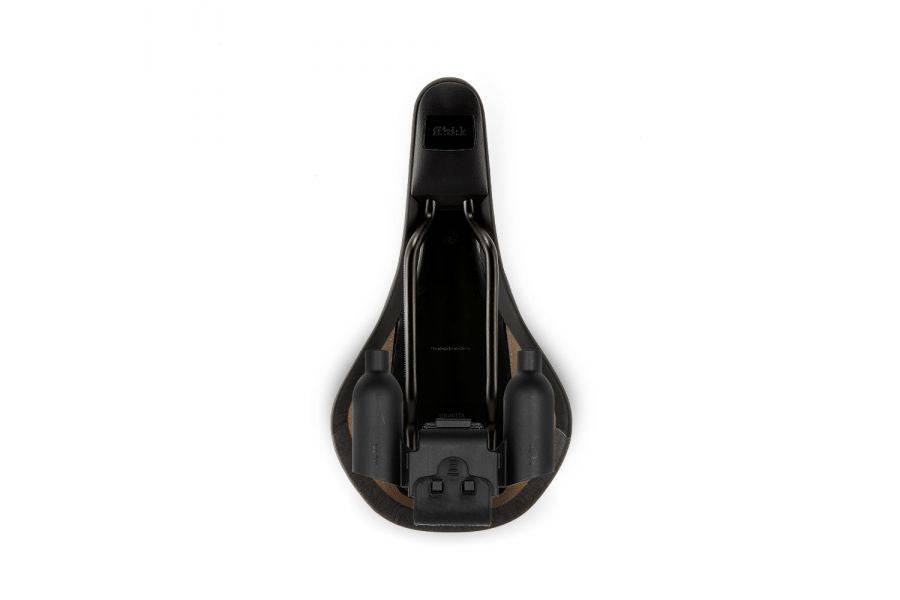 Fizik Gravita Alpaca X5 MTB saddle and tool kit in black with 130mm width and Mobius S-Alloy components.