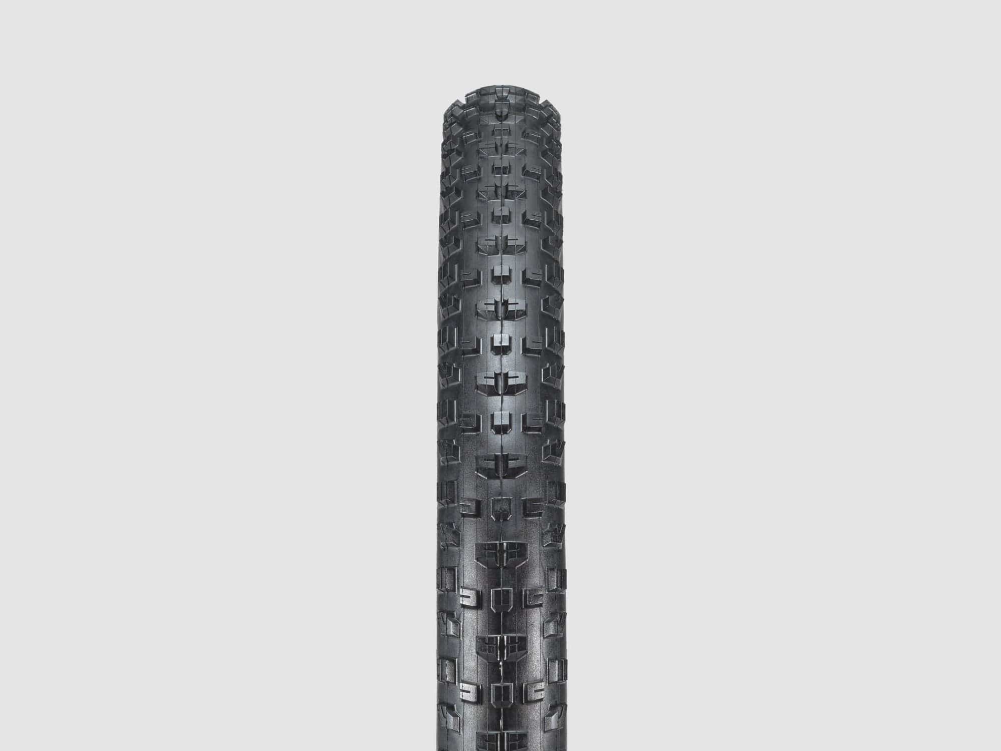 Bontrager SE4 Team Issue TLR mountain bike tire with tread pattern, tubeless-ready enduro racing trail component for MTB riding