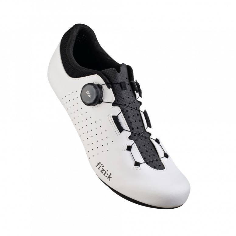 Fizik Vento Omna Wide Fit Road Cycling Shoes with breathable design and stiff sole, suitable for unisex cycling enthusiasts.