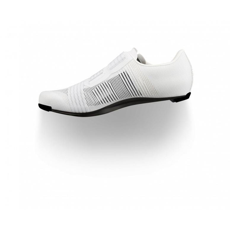 Fizik Vento Powerstrap Aeroweave road cycling shoes with R3 carbon outsole, featuring sleek design and secure fit.