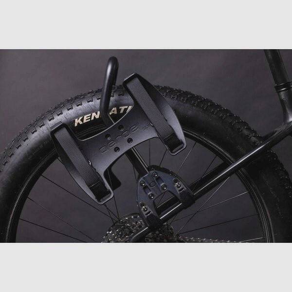 Aeroe Spider Fat Rack for fat bikes and e-bikes with modular cradle system, mounted on a bicycle frame.