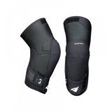 Bluegrass Bluegrass 3Strap Knee Pads Level 2 Certified MTB protection for mountain biking, showing padded knee coverage and adjustable straps.