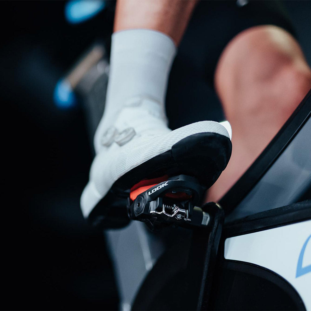 Look Indoor Dual Clipless Pedals for indoor cycling with DELTA and SPD compatibility, featuring sleek black design and secure clip-in system.