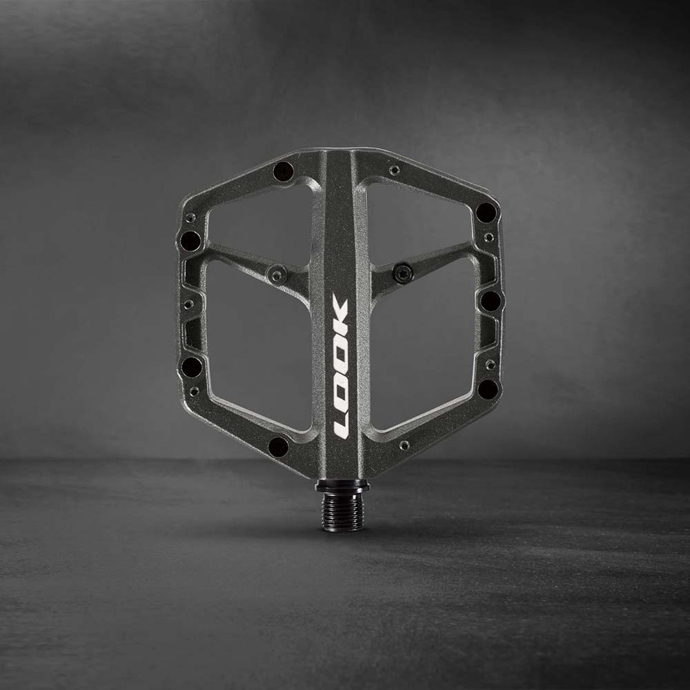 Look Trail Roc flat mountain bike pedals with traction pins, durable components designed for secure grip and performance.