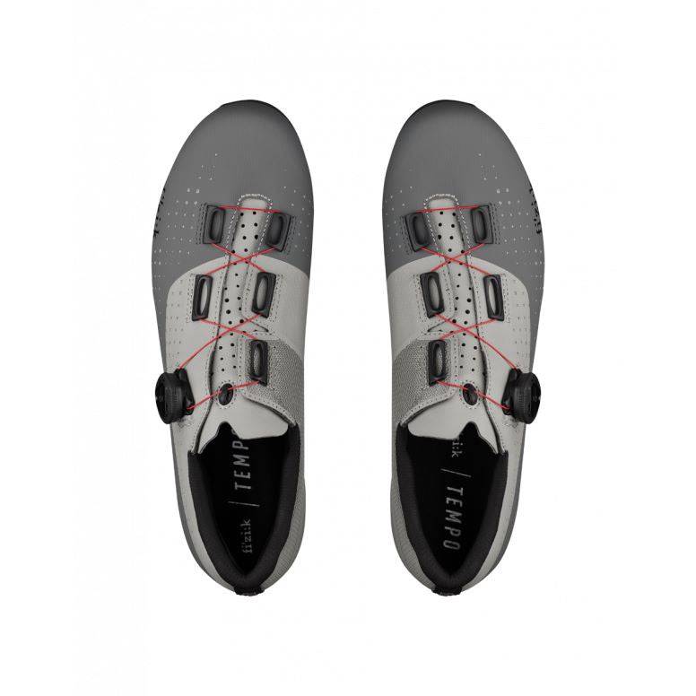 Fizik R4 Tempo Overcurve road cycling shoes with BOA closure and carbon outsole, designed for performance cycling.