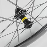 Mavic Comete 50 ceramic bearing carbon disc wheelset for road bikes, featuring aerodynamic design and lightweight construction.