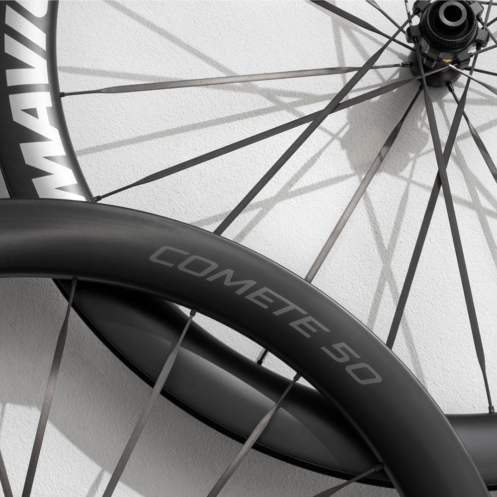 Mavic Comete 50 ceramic bearing carbon disc wheelset for road bikes, featuring lightweight aerodynamic design and high-performance components.