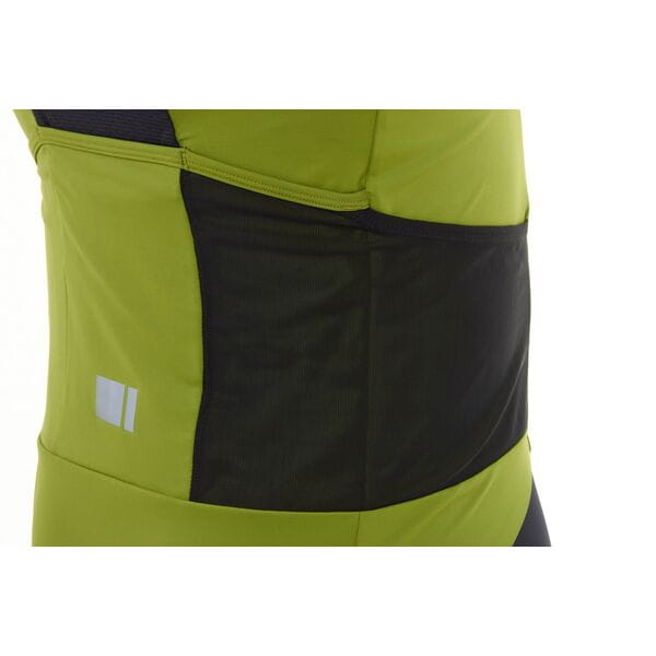 Madison Roam men's short sleeve jersey in lightweight fabric, featuring a breathable design and vibrant color.