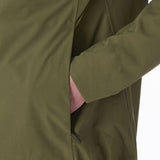 Madison Roam men's waterproof cycling jacket with two-layer design and breathable fabric, shown in a front view.
