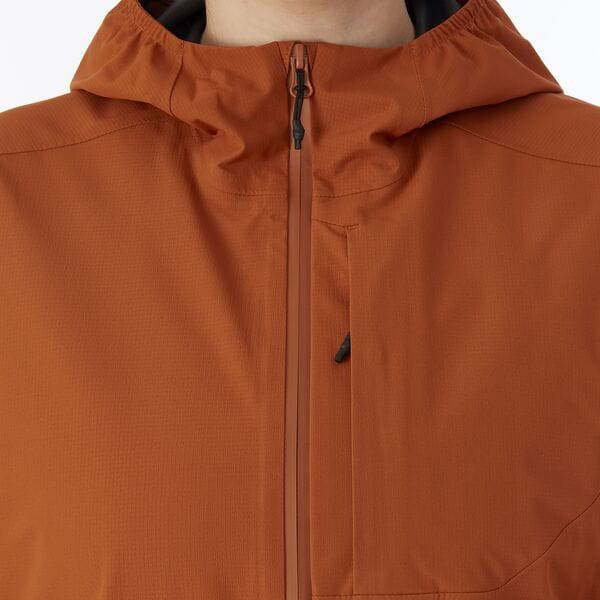 Madison Roam Women's waterproof 2-layer jacket with packable hood and reflective details, suitable for outdoor activities.
