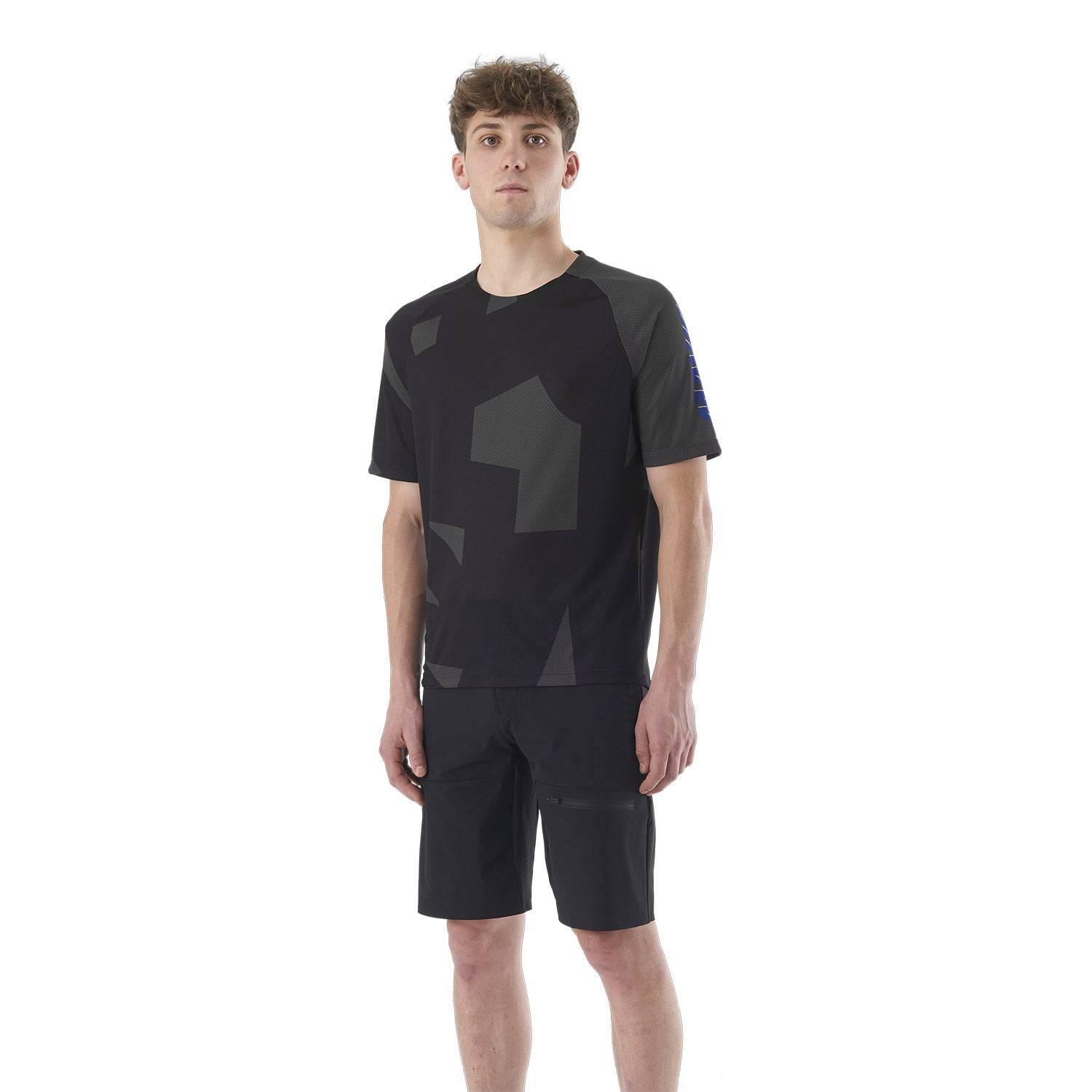 Mavic Deemax Enduro short sleeve jersey with reinforced shoulders and pockets, designed for mountain biking.