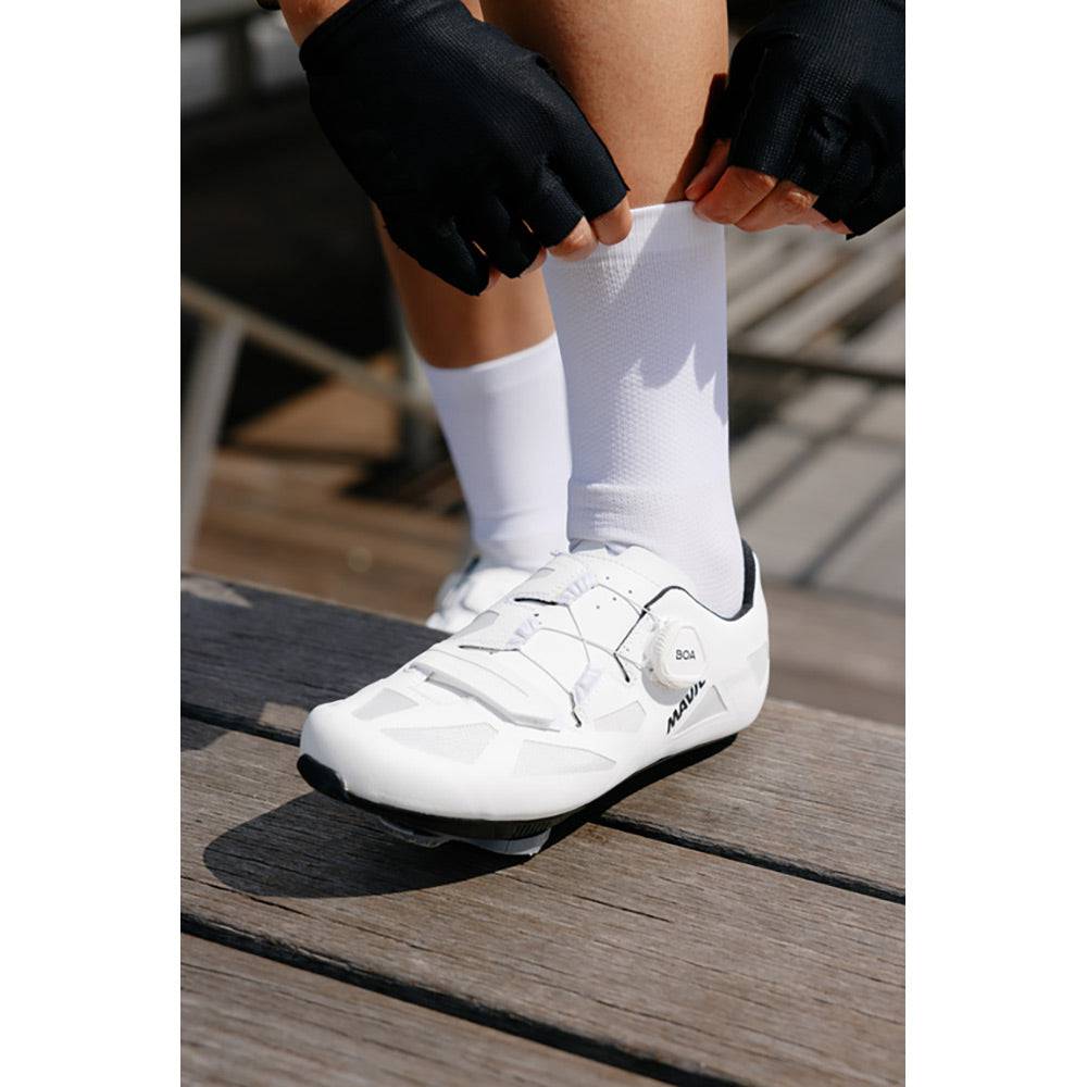 Mavic Cosmic Elite SL road cycling shoes with BOA Fit System and carbon outsole, shown in black with sleek design.