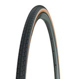 Michelin Dynamic Classic road bike tyre 700x28c with durable tread and foldable bead, designed for grip and performance.