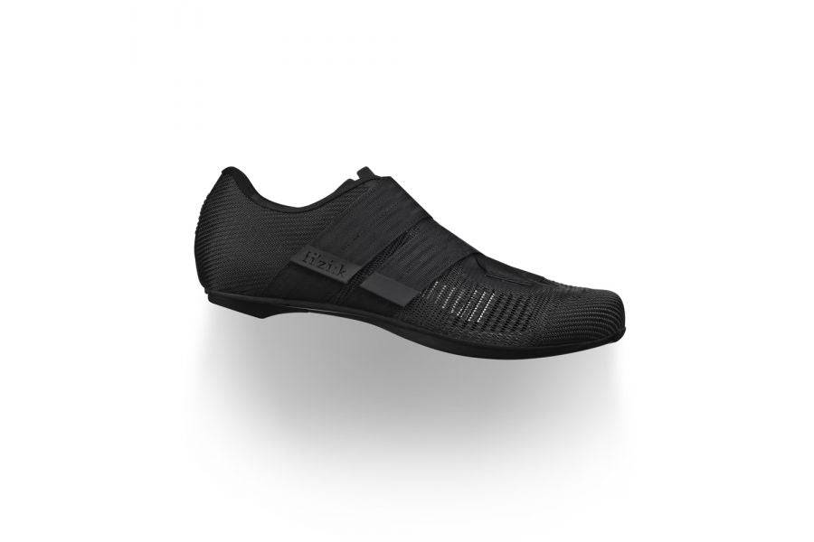 Fizik R2 Vento Aeroweave road cycling shoes with Powerstrap closure, featuring sleek aerodynamic design and breathable materials.