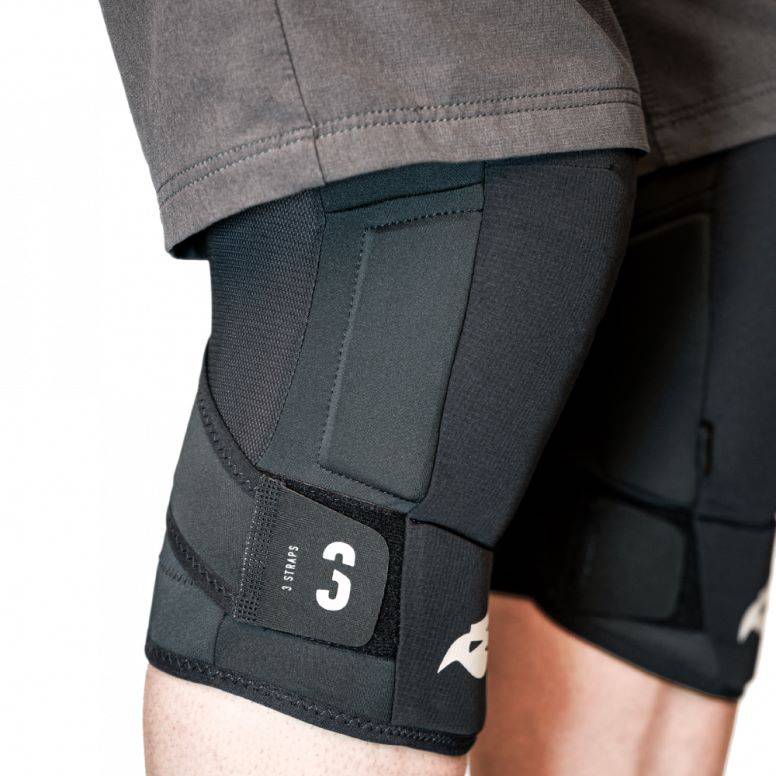 Bluegrass Bluegrass 3Strap Knee Pads Level 2 certified mountain biking protective clothing on a rider's knees.