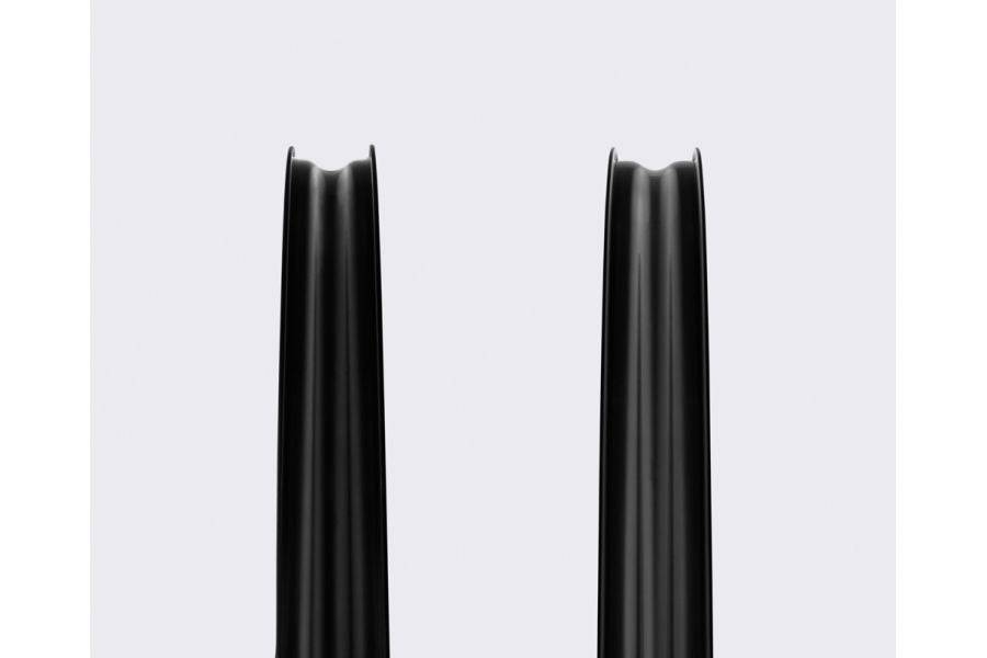 Crank Brothers Synthesis Alloy Enduro Rim for mountain bike wheels, showing a durable alloy rim designed for enduro riding.