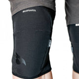 Bluegrass Arto Mountain Bike Knee Pads in blue, providing EN 1621 Level 2 protective clothing for cycling safety.