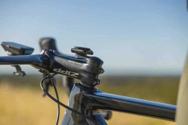 Quad Lock stem cap mount for secure smartphone bike mounting on 28.6mm stems, durable accessories for cycling safety.