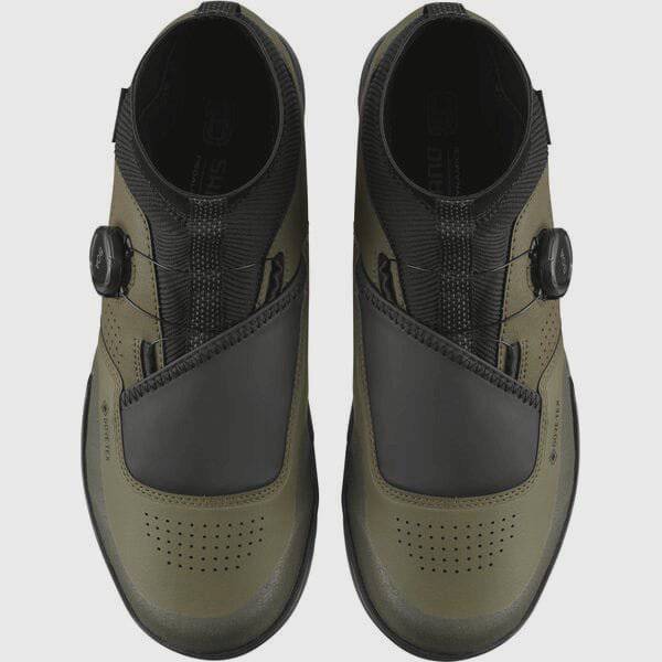 Shimano GF8 GORE-TEX gravel shoes with BOA fit system and ULTREAD outsole, designed for durability and comfort in tough terrain.