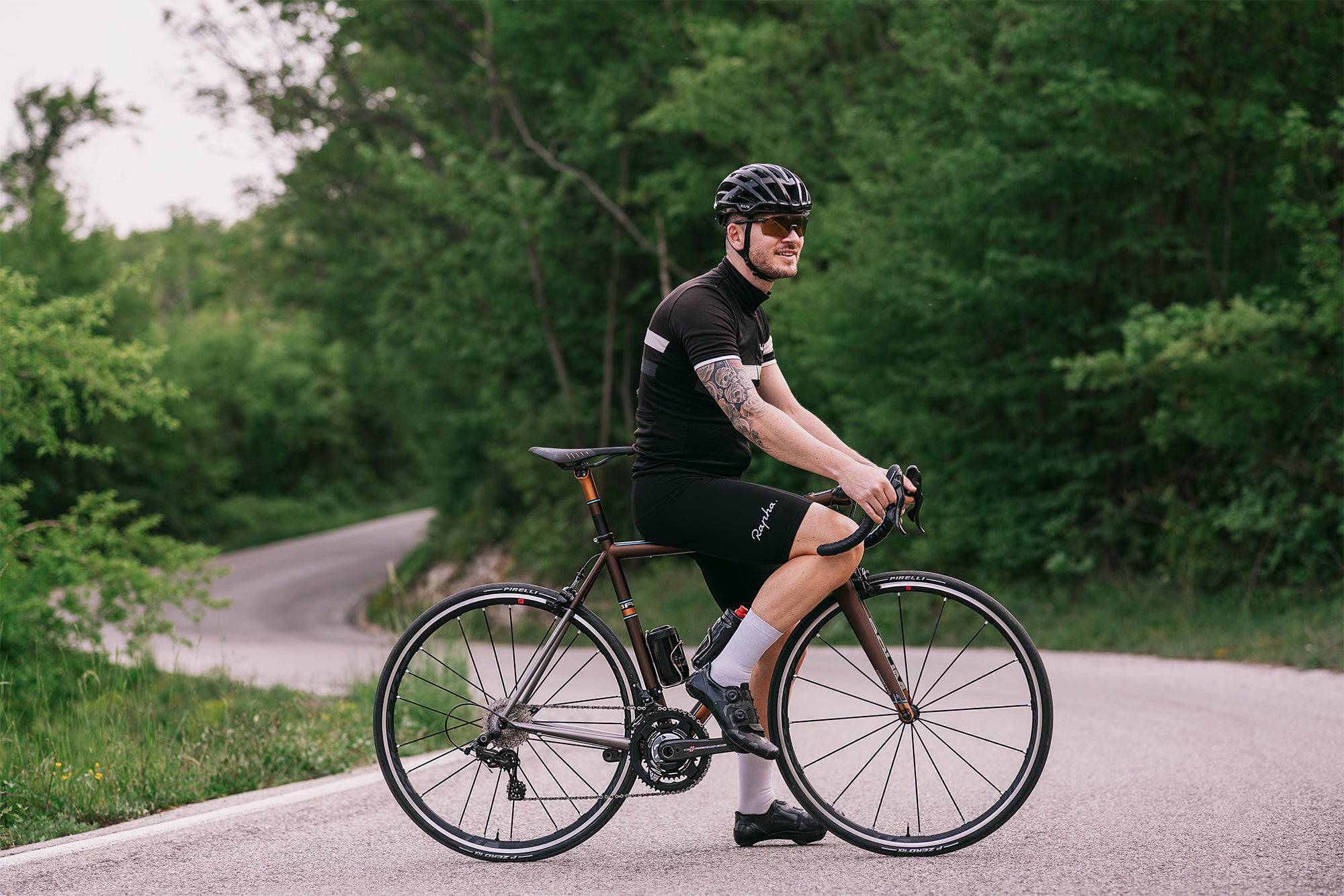 Fulcrum Racing Zero alloy road wheelset with Shimano HG11 hubs, tubeless compatible, 2-Way Fit, quick-release for high-performance cycling.
