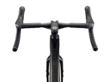 Giant Revolt Advanced 2 MY26 gravel bike with adjustable wheelbase and shock absorption, featuring a sleek frame and rugged tires.