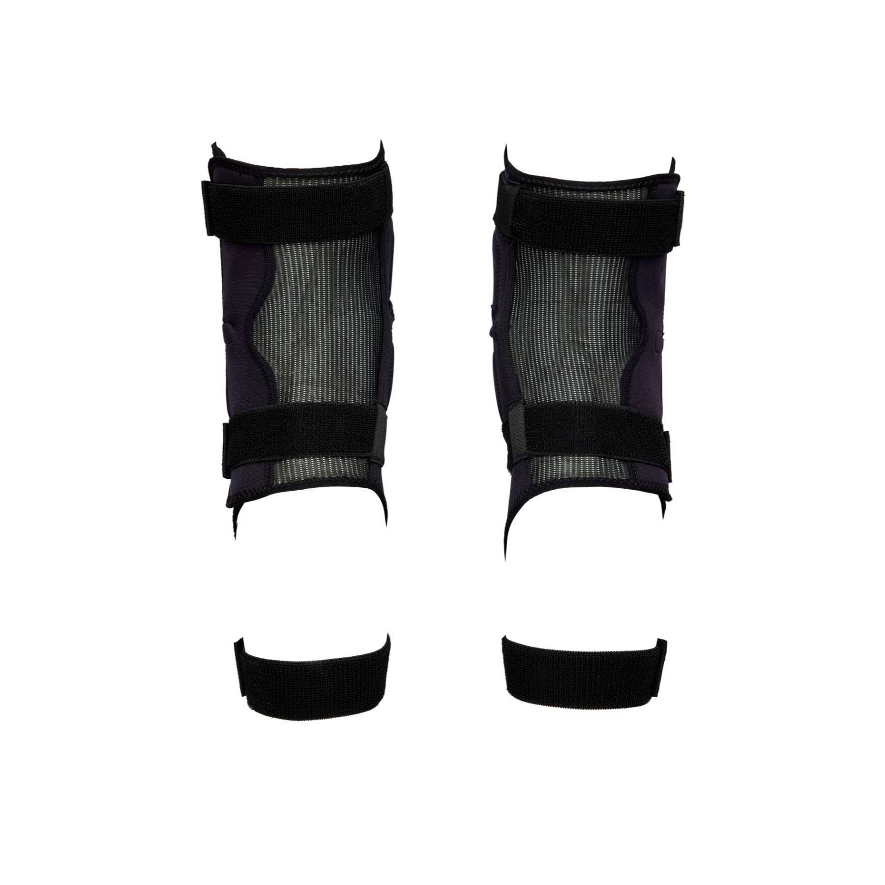 Race Face Ambush 2022 trail riding leg guard with impact protection, featuring durable armor and adjustable straps for cycling.