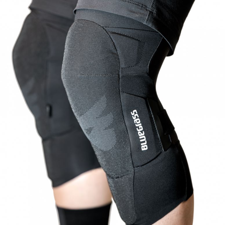 Bluegrass Aura Core Level 2 certified MTB knee pads in blue, designed for trail and enduro mountain biking protection.