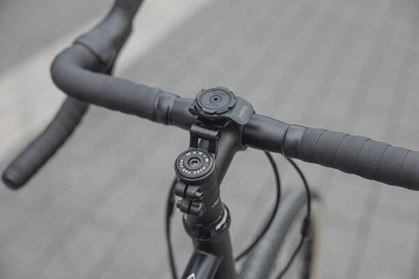Quad Lock adjustable stem cap mount for secure smartphone bike mounting on bike handlebars.
