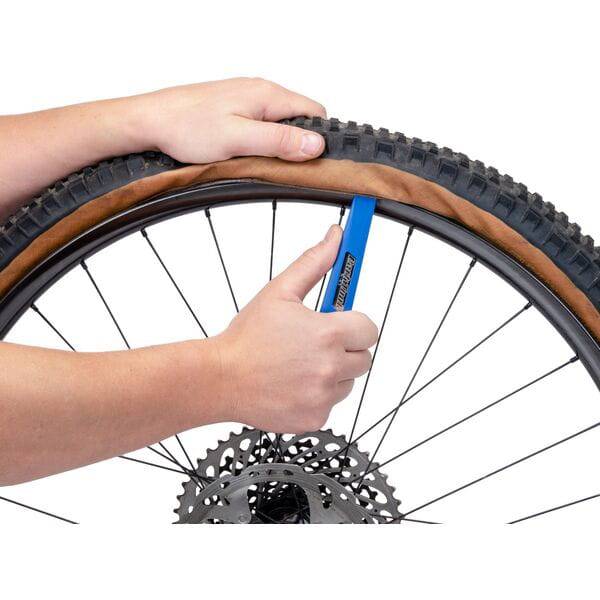 Park Tool TL-6.3 steel-core bicycle tyre lever set, workshop quality, designed for easy bicycle tire repair and removal.